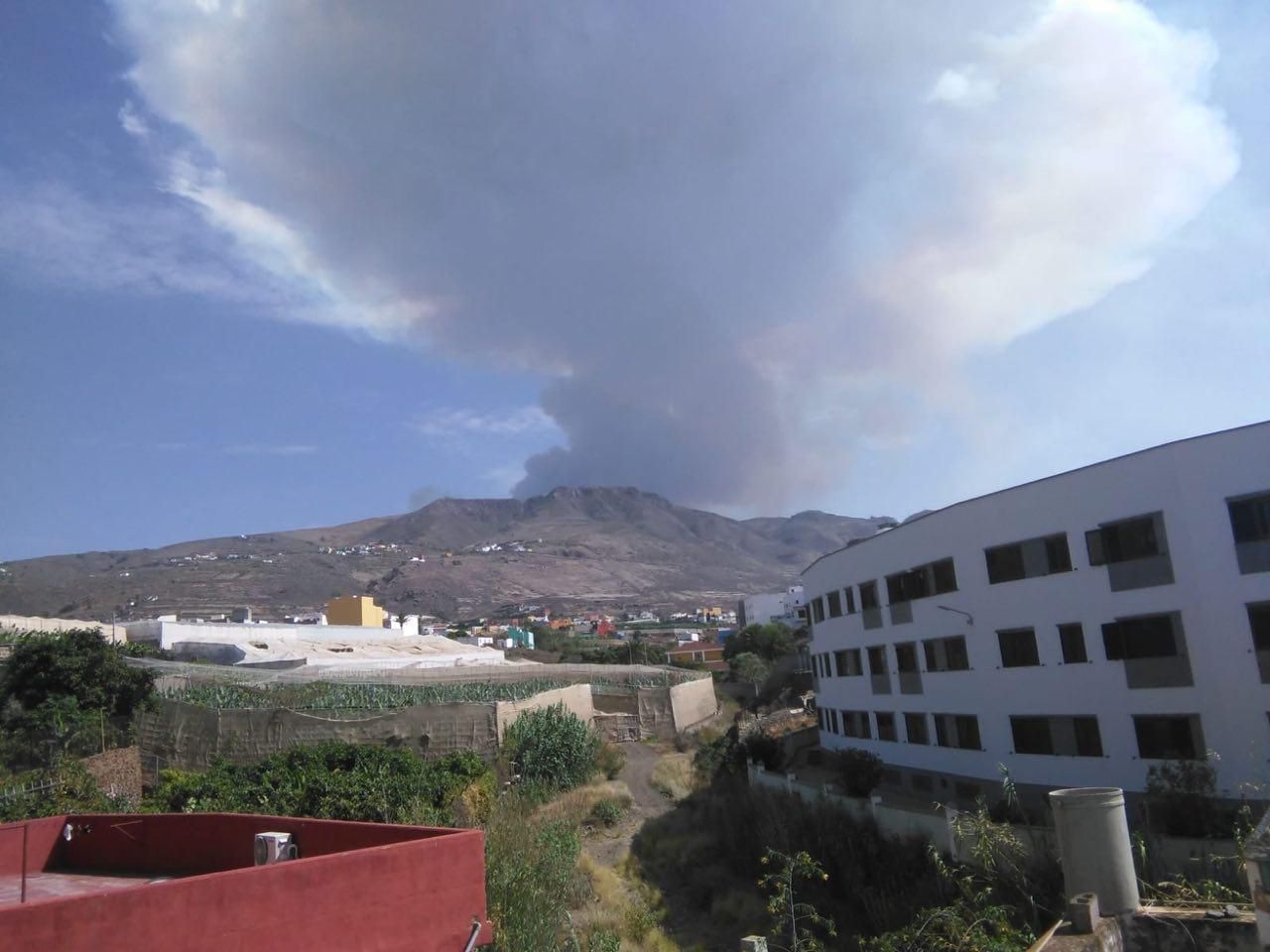 El incendio en Valleseco visto desde Gáldar.
