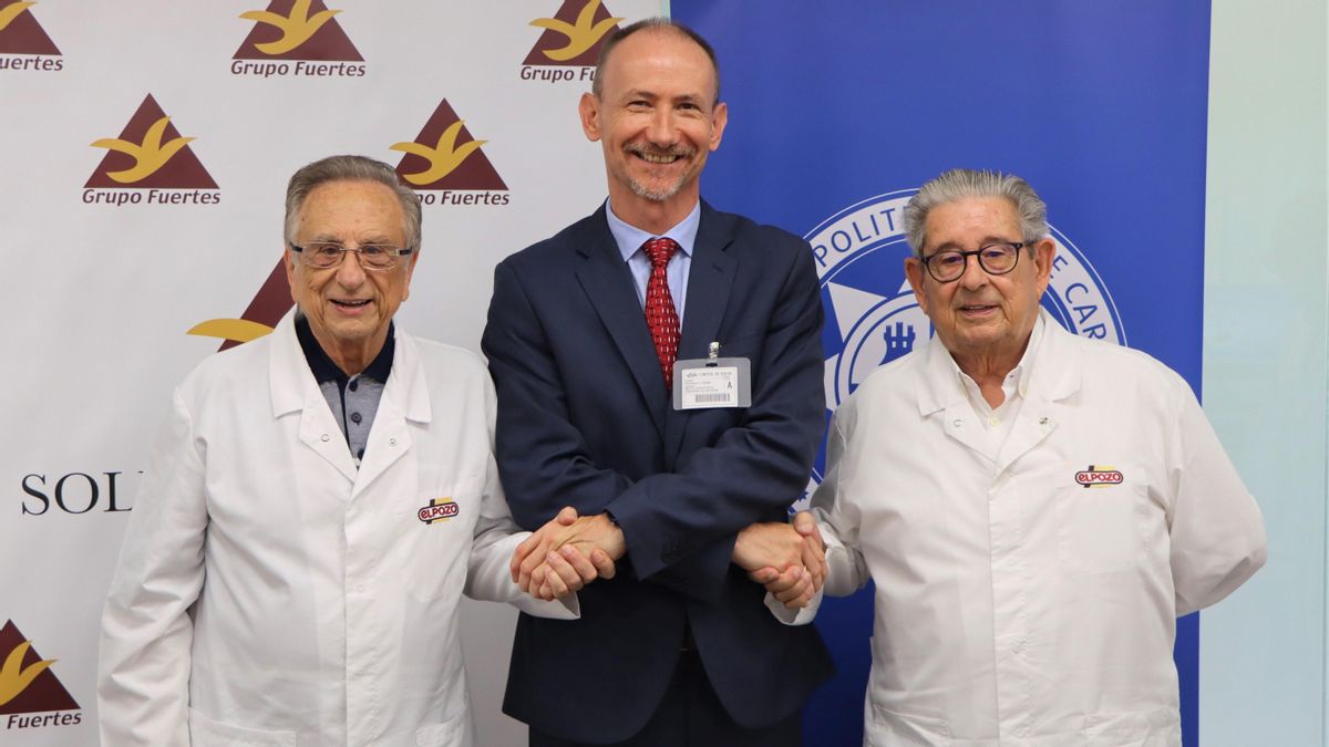 El Rector, Mathieu Kessler, junto a Tomás Fuertes, presidente de Grupo Fuertes, y José Fuertes, consejero delegado de Grupo Fuertes