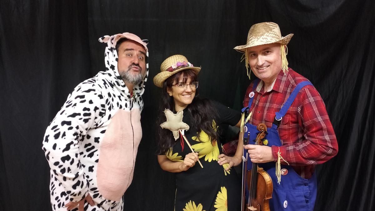 Manuel Ferrero como narrador, el violinista Miguel F. Llamazares y la pianista Julia Franco.