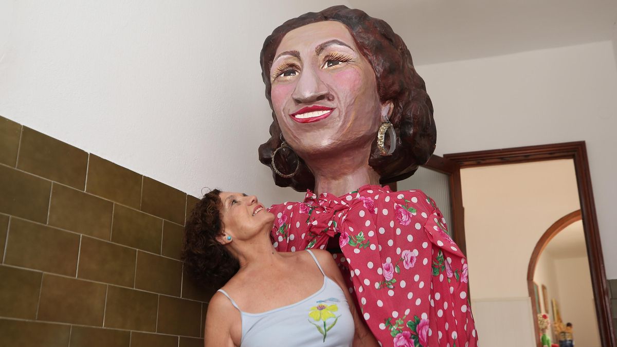 El papagüevo "Pacoya", junto a su 'ser humano'. Creación de Mercy Cruz Suárez.