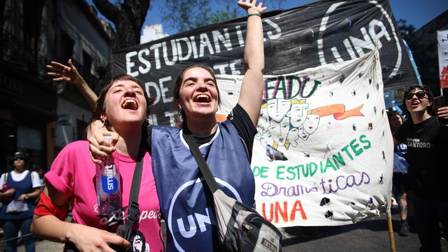 Postales de una nueva marcha en defensa de la universidad pública