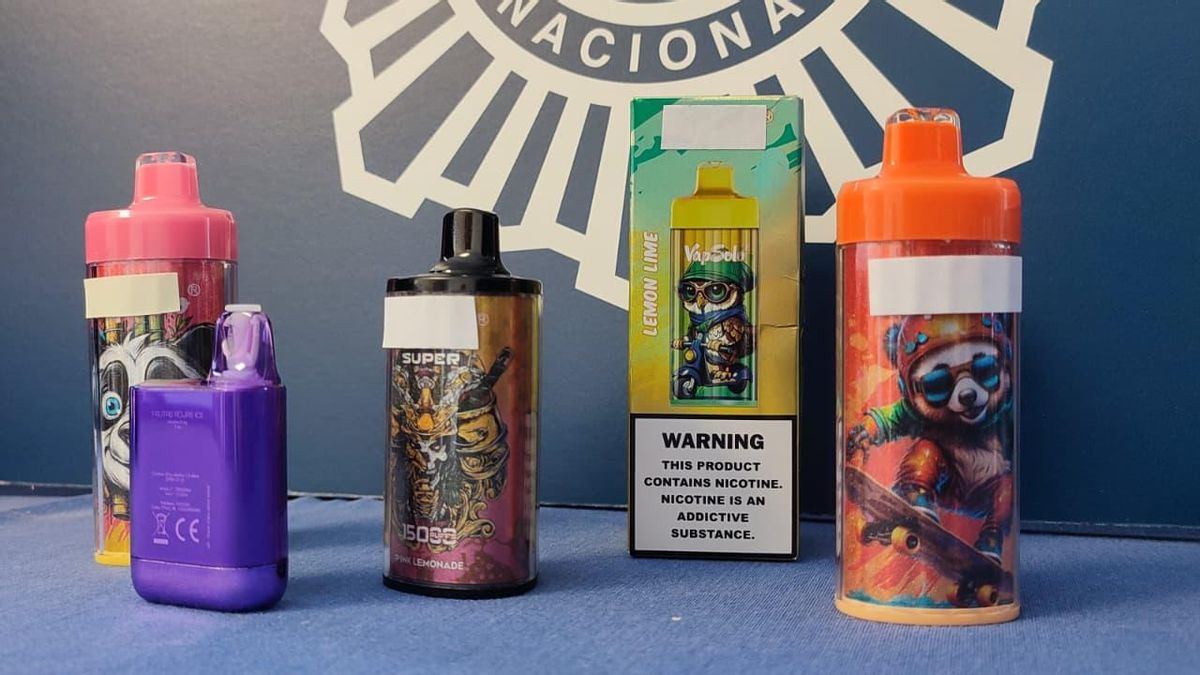 Poca percepción del riesgo y un daño equivalente a 60 cajetillas de tabaco: la Policía alerta sobre el vapeo en menores