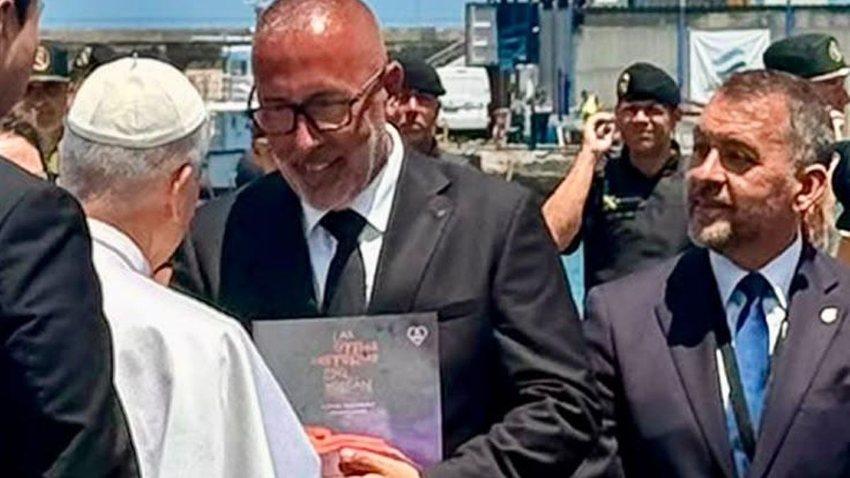 El Papa recibe ‘Las otras historias del volcán’, el libro que "da voz a los afectados por la erupción de La Palma"