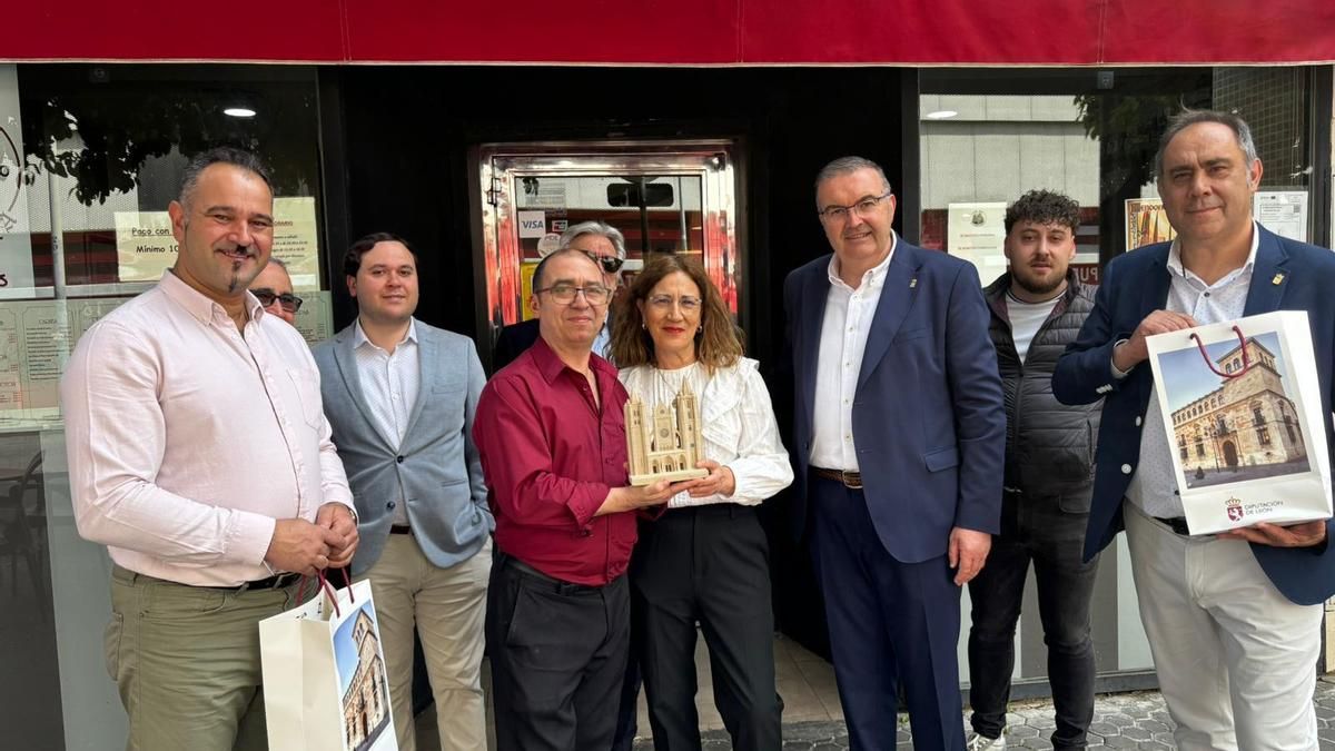 La Diputación corona al 'rey' de la hostelería leonesa en Sevilla