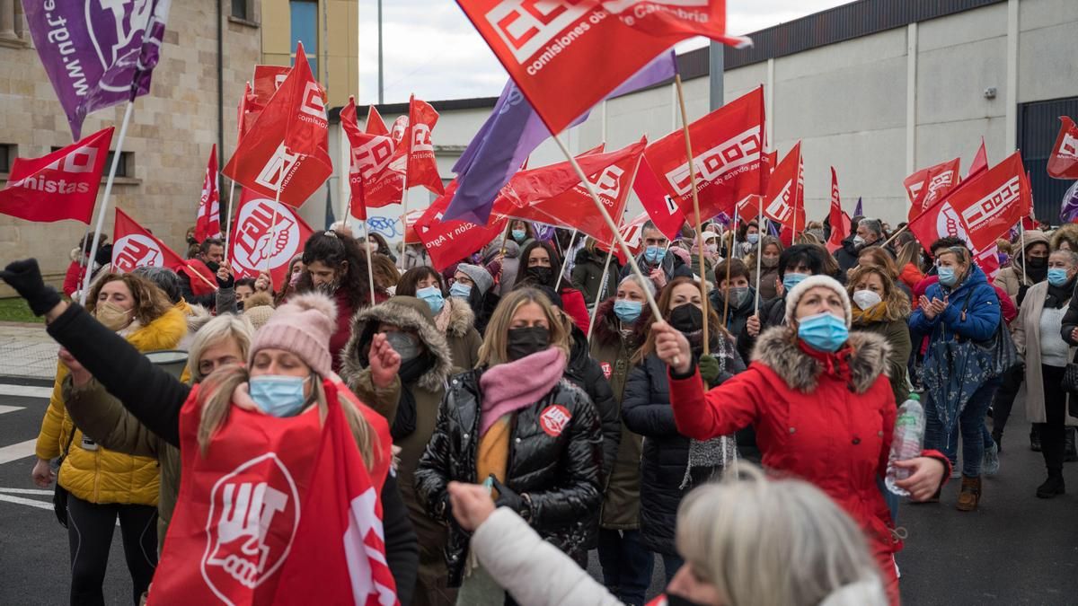 Huelga del sector de las conservas en Cantabria.