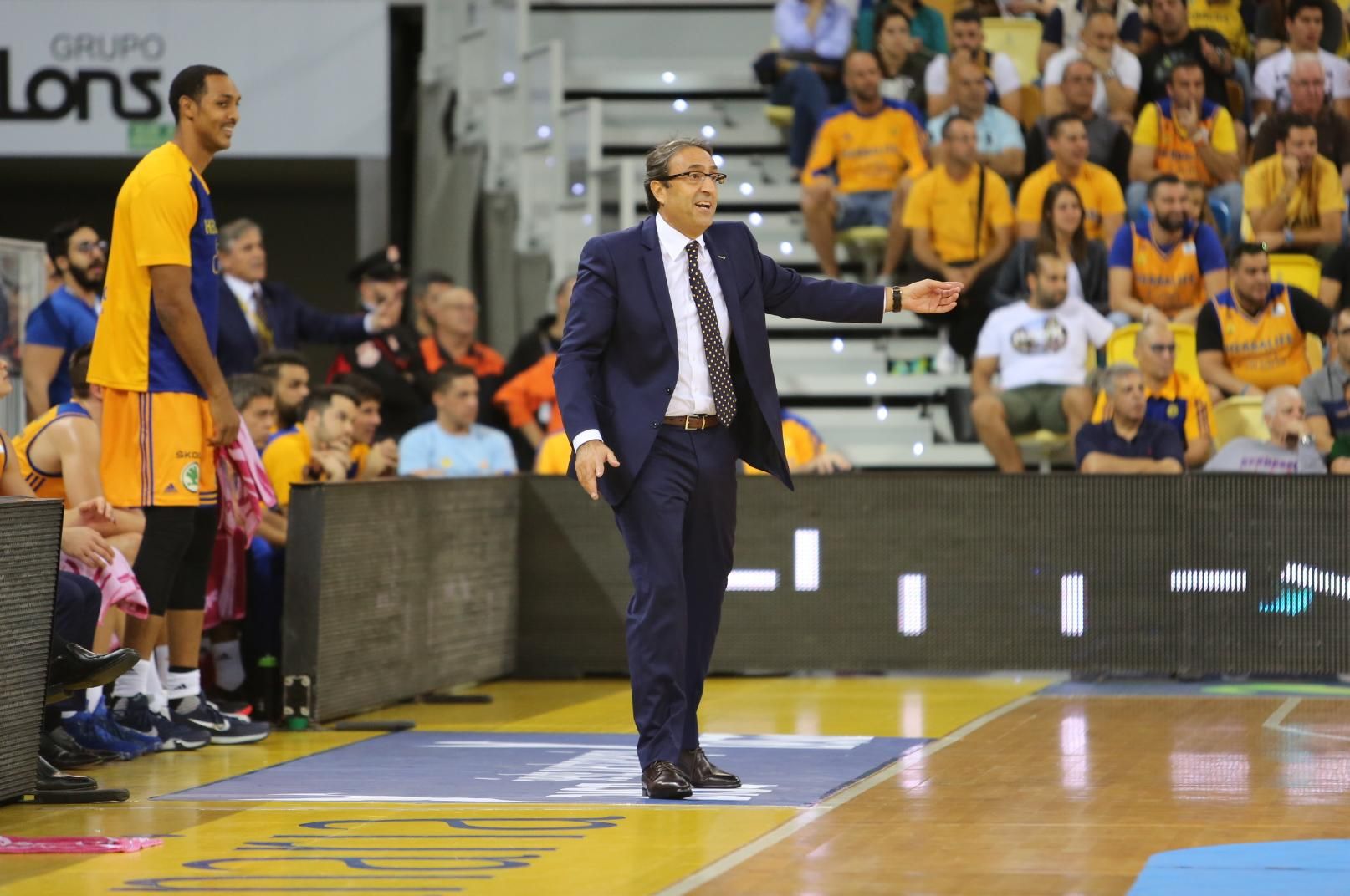 Imágenes del encuentro entre el Herbalife Gran Canaria y el Tecnyconta Zaragoza. Alejandro Ramos.