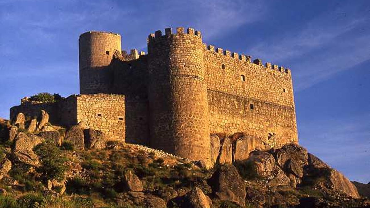 Declarado Bien de Interés Cultural, el curioso nombre de este castillo del siglo XI tiene su origen en una leyenda