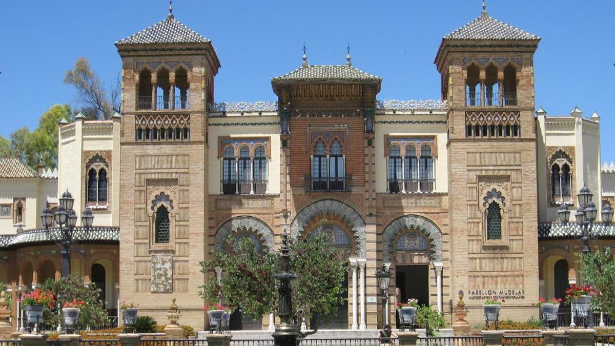 El Museo de Artes y Costumbres Populares de Sevilla en el Pabellón Mudéjar de la Exposición Iberoamericana de 1929.
