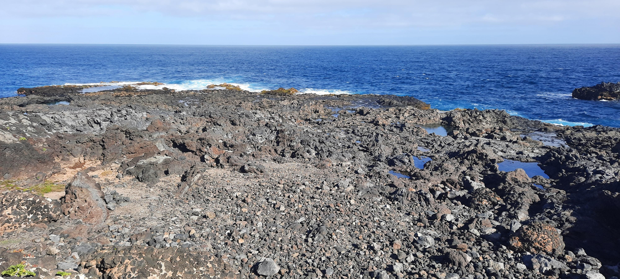 La Laja, una de las zonas de charcos en la que se produce sal de manera natural durante el verano