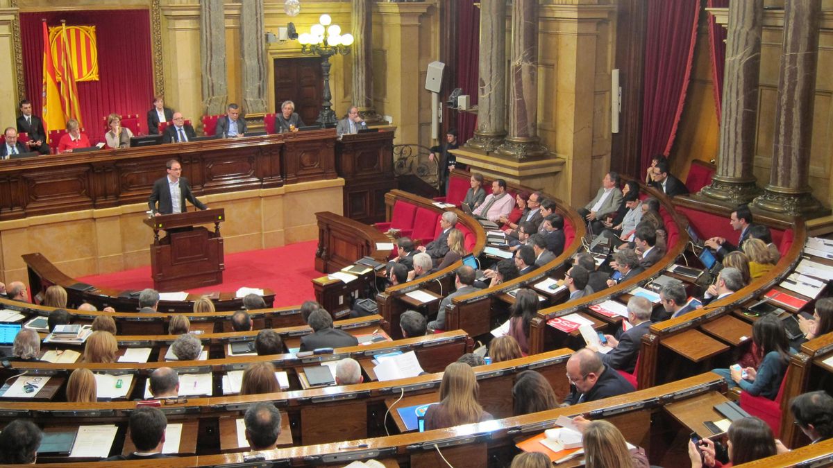 El Parlament aprueba la declaración de soberanía y cinco diputados del PSC no la votan