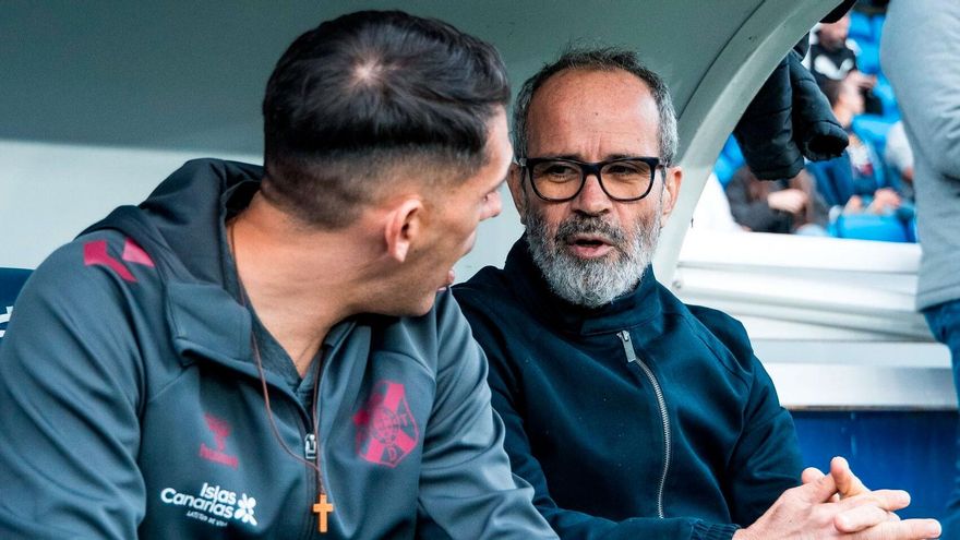Álvaro Cervera, elegido mejor técnico del Grupo 1 de la Primera Federación