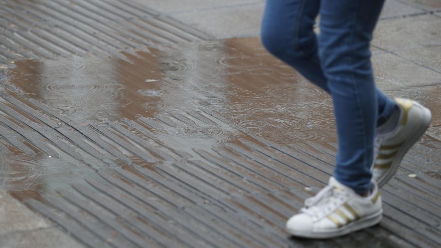La lluvia vuelve a hacer acto de presencia en Madrid en el último día de abril