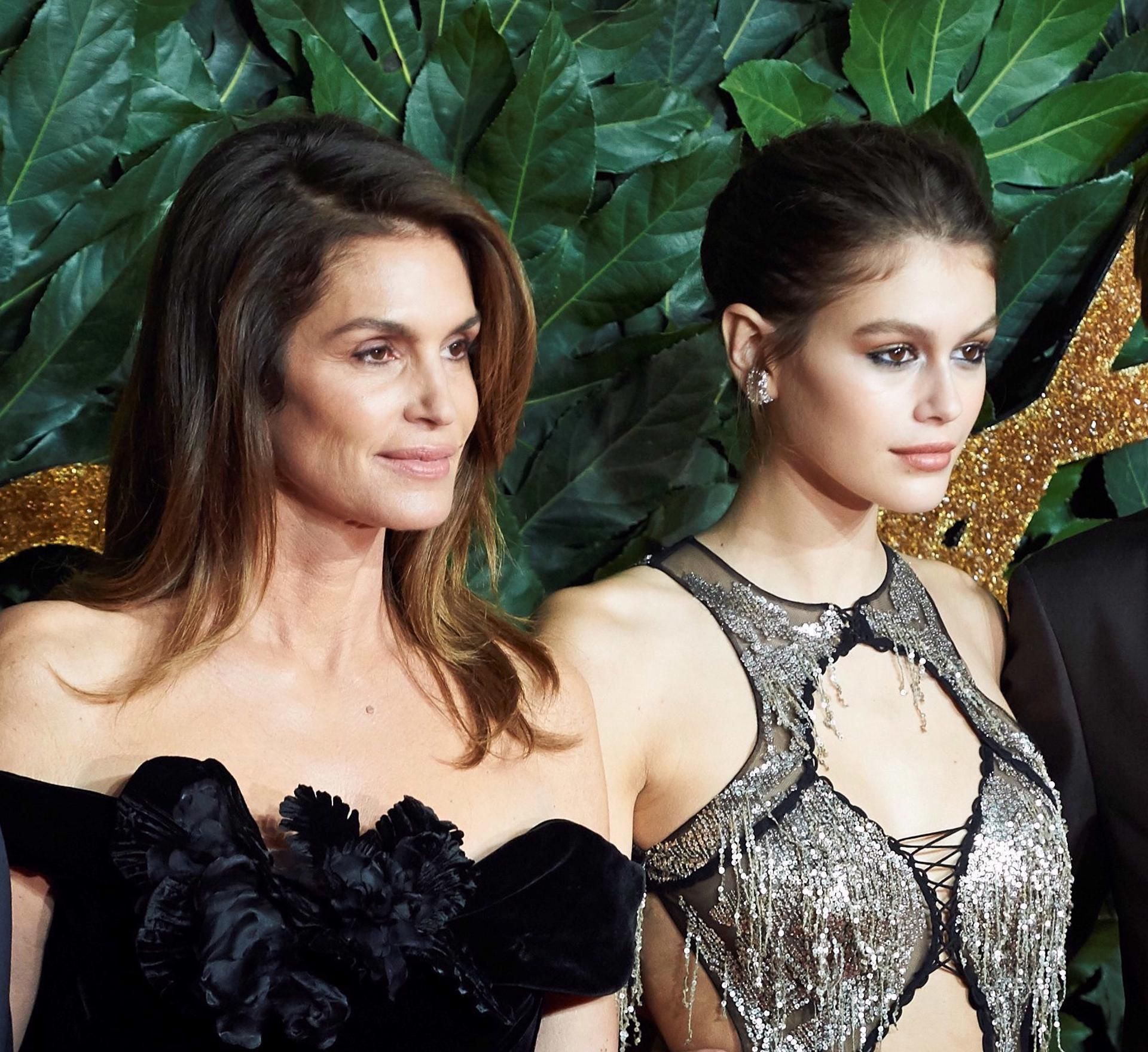 La modelo estadounidense Cindy Crawford junto a su hija Kaia