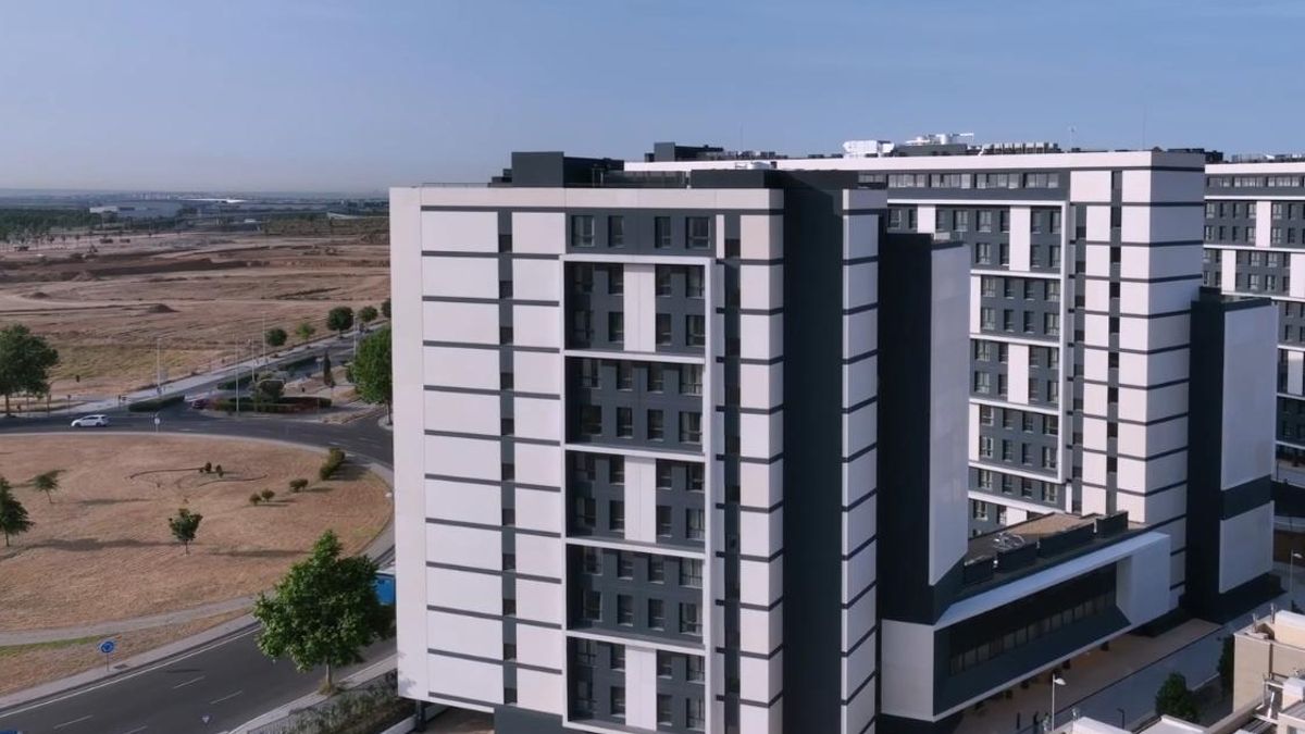 Los edificios de Bext Valdebebas, con los terrenos del circuito de la Fórmula 1 a la izquierda