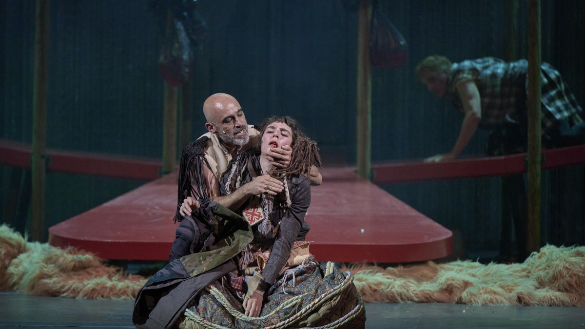 Cristina Marín Miro en un momento de la obra como Laurencia