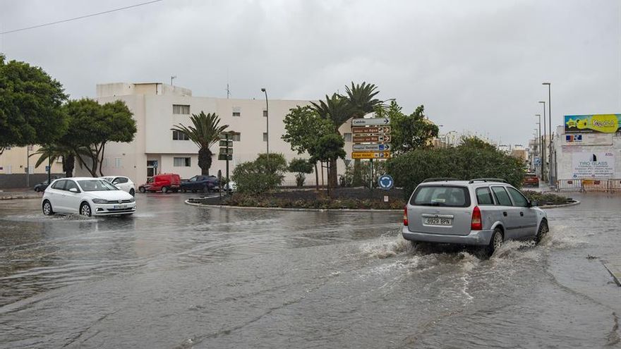 Los efectos del ciclón Hermine a su paso por Canarias deja lluvias moderadas en la isla de Lanzarote.