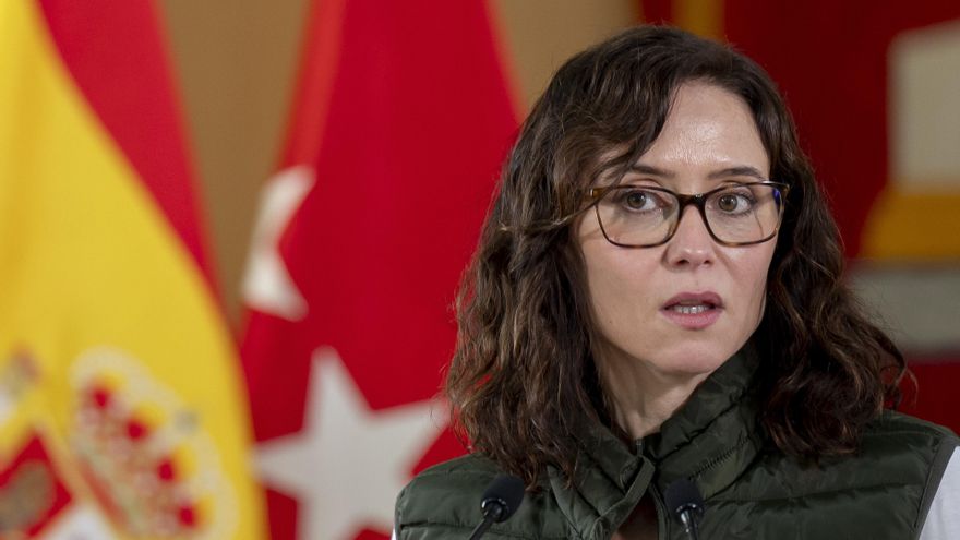 Imagen de recurso de la presidenta de la Comunidad de Madrid, Isabel Díaz Ayuso, atendiendo a los medios tras la reunión del Consejo de Gobierno, en el Ayuntamiento de Morata de Tajuña