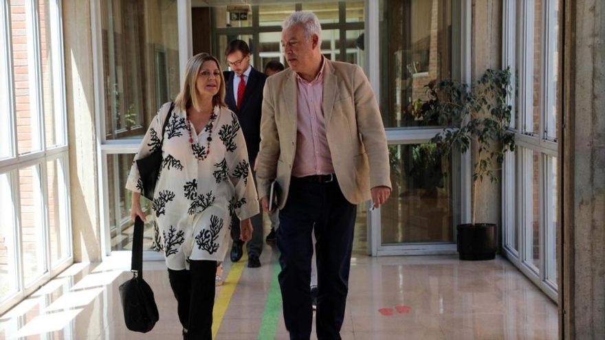McEvoy, el negociador de Pérez Llorca con los docentes en huelga que cobra el triple que ellos y tiene 190.000 euros en activos