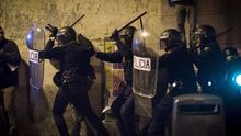 Policías cargan contra los manifestantes de Rodea el Congreso