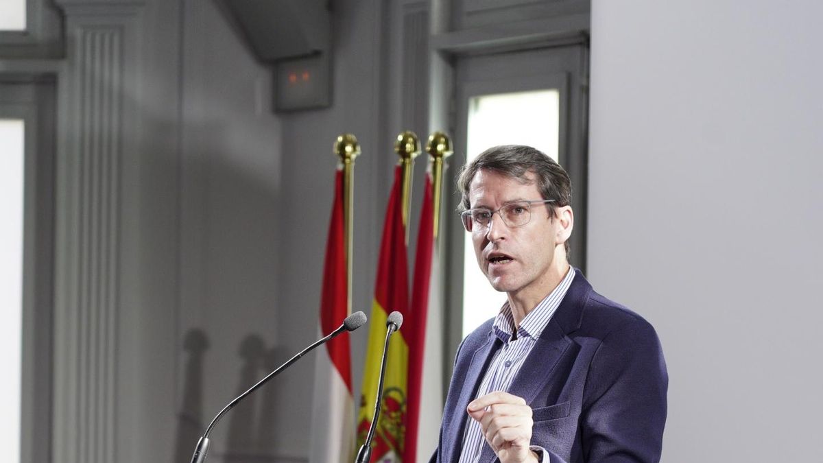 El candidato a la Presidencia de La Rioja, Gonzalo Capellán, interviene durante la reunión de la Junta Directiva Regional del Partido Popular de La Rioja
