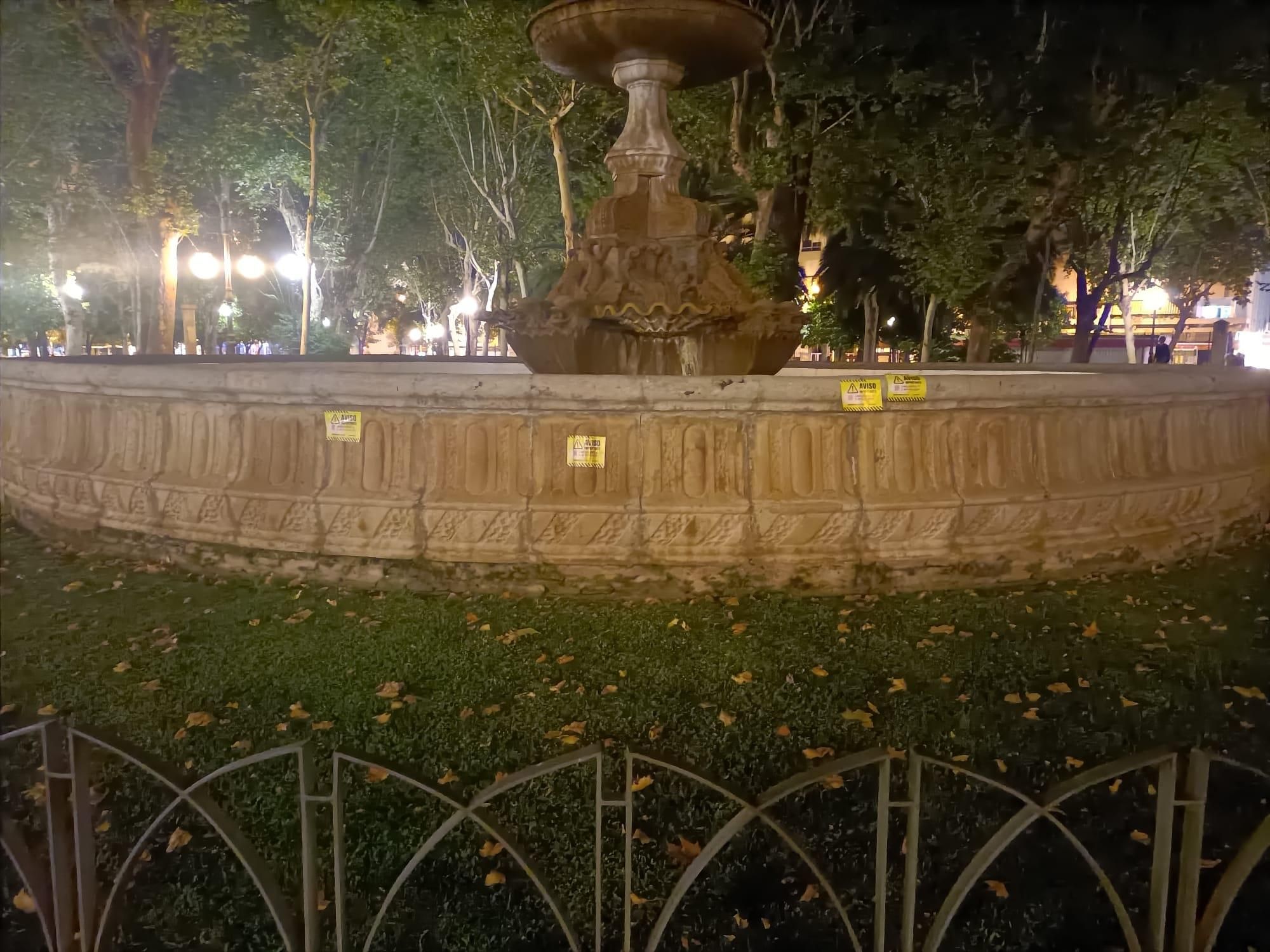 Greenpeace inunda las fuentes de Córdoba con mensajes de advertencia por el regadío intensivo