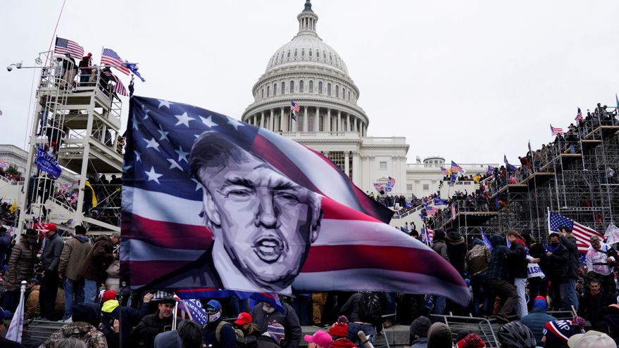 Exteriores del Capitolio en Washington durante la jornada que terminó con el asalto al Congreso de EEUU