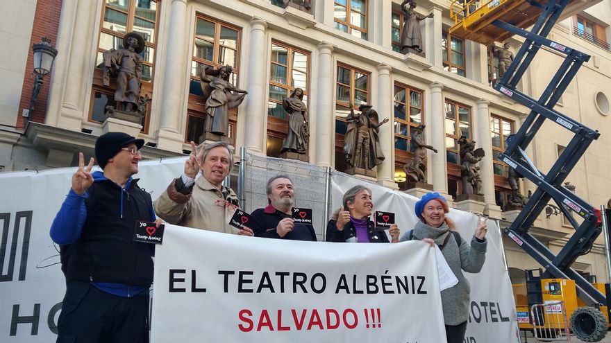 Los salvadores del histórico teatro Albéniz de Madrid: "Si no llegamos a obligar a los dueños, esto sería un bloque de pisos"