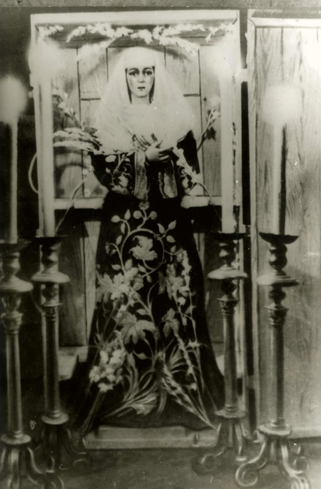 La Macarena estuvo escondida en varios sitios y era trasladada en un cajón.