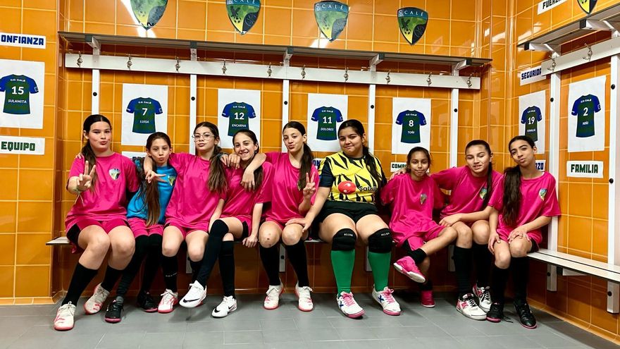 El primer equipo federado de fútbol sala femenino calé nace en el barrio murciano del Espíritu Santo: "Algunos piensan que las gitanas no pueden jugar al fútbol"