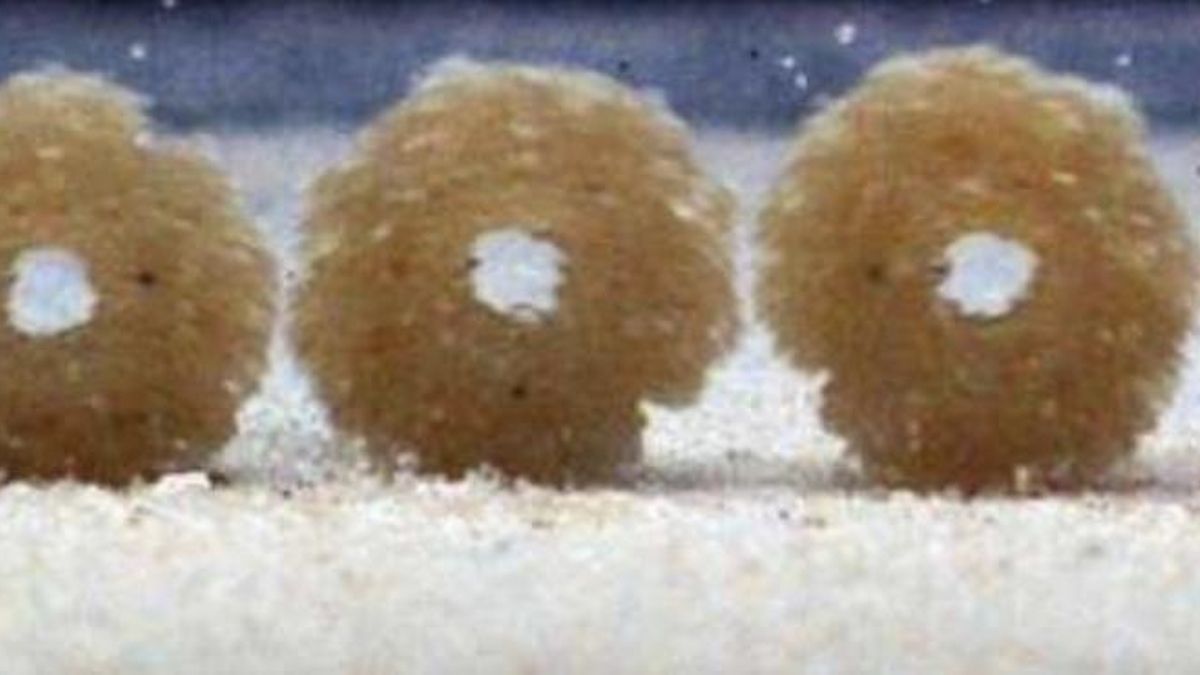 ¿Cómo puede una sola gota de lluvia mover diez veces más tierra que el viento o los ríos? La respuesta está en unos “donuts” de arena