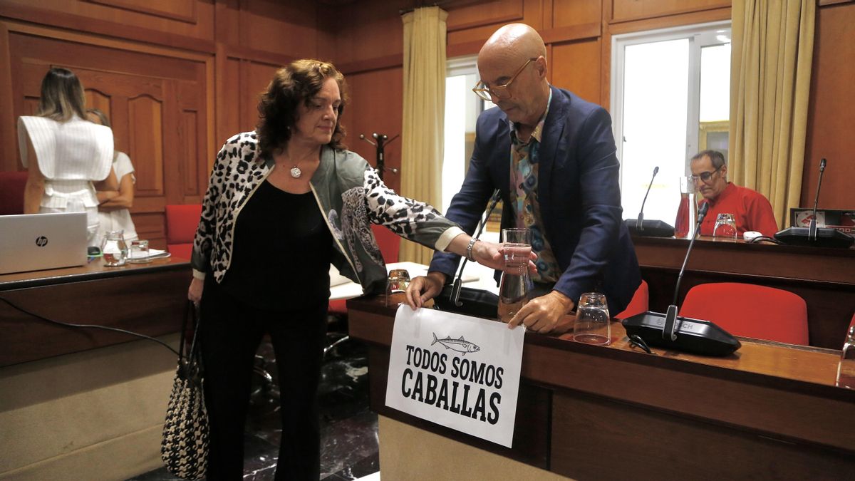 Cartel sobre Ceuta en el grupo del PSOE en el Pleno ordinario de septiembre en el ayuntamiento