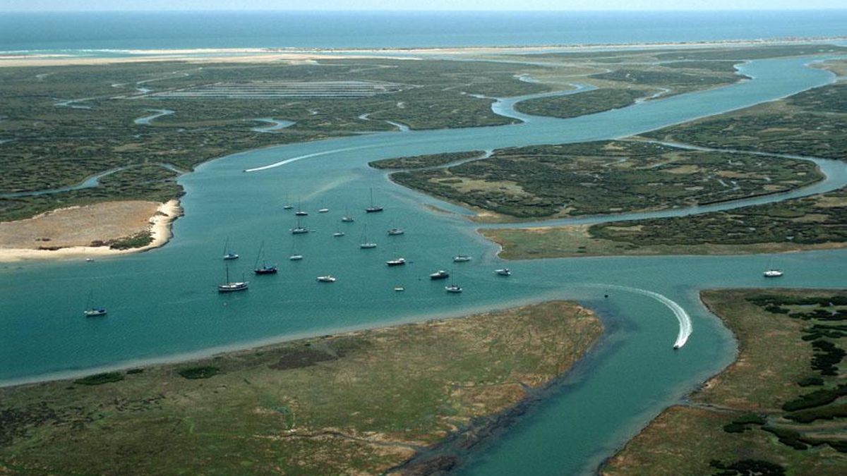 El rincón natural repleto de lagunas con aguas transparentes, playas vírgenes y pueblos costeros en la costa oriental del Algarve portugués