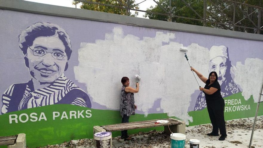 León estrena de nuevo el mural feminista ‘Sin Ellas no hay Nosotras’ que fue vandalizado en verano