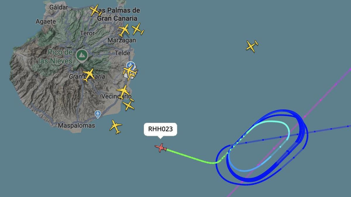 El avión con los infectados de hantavirus, antes de aterrizar en Gran Canaria