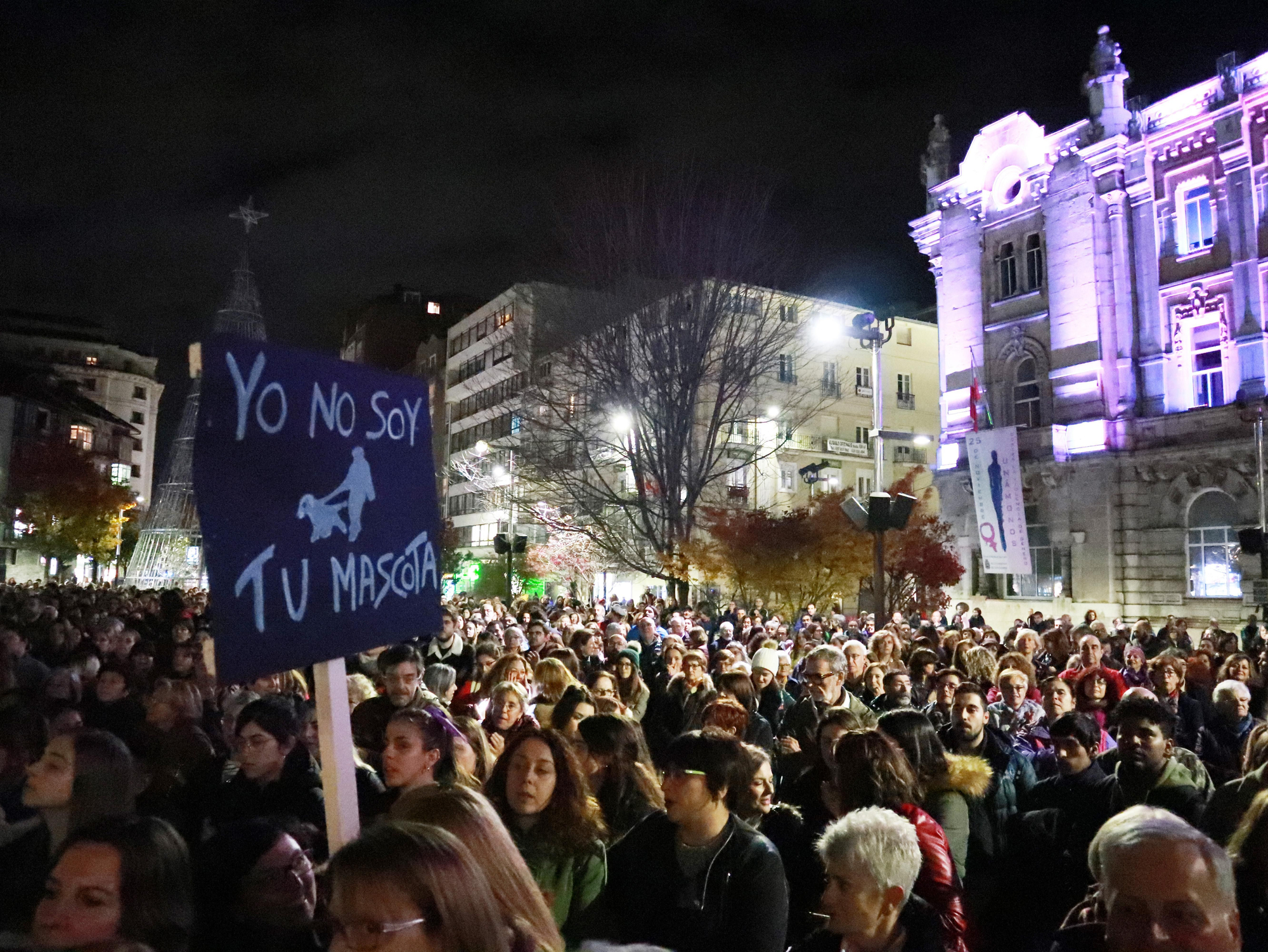La protesta se ha desarrollado entre consignas del tipo 'No es un caso aislado, se llama patriarcado', o 'Quiero ser libre, no valiente'