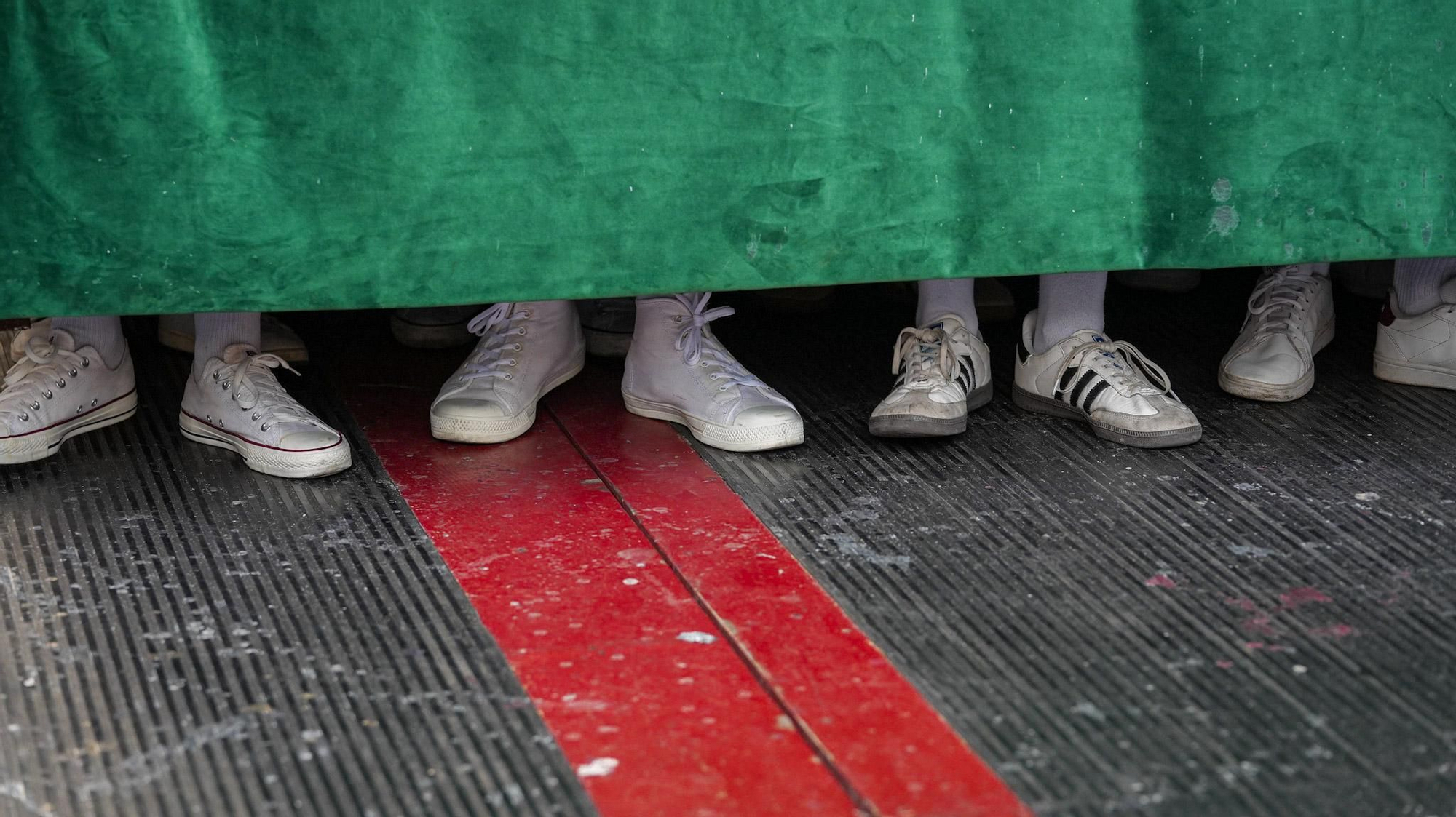 El regreso de la Hermandad de la Cena tras el Vía Crucis Magno