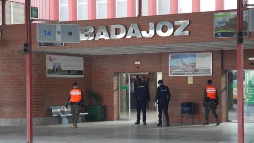 Comienzan las patrullas conjuntas de la policía y la Brigada Extremadura XI