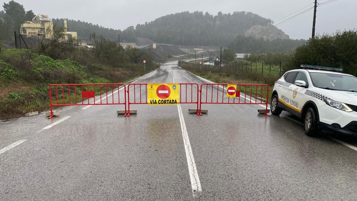 Corte de carretera en Benamejí