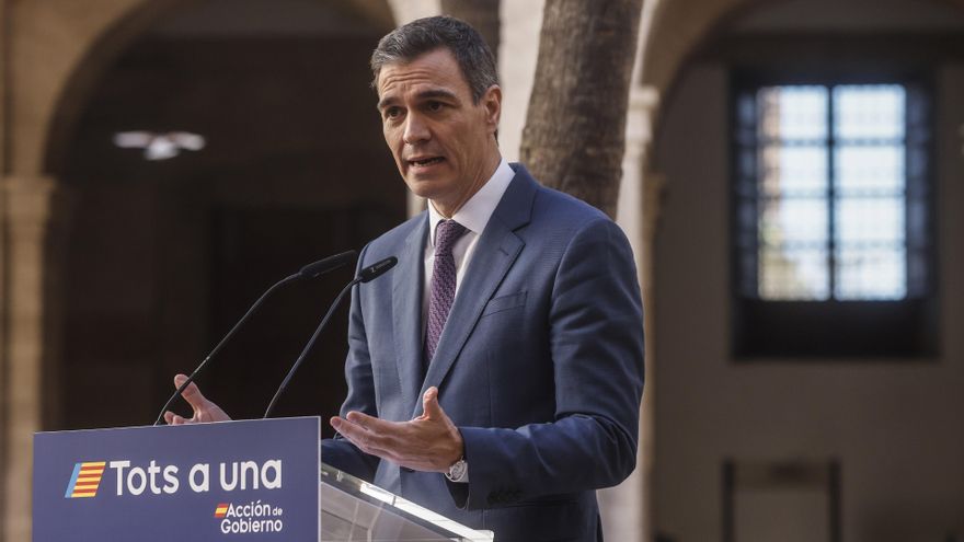 Archivo - El presidente del Gobierno, Pedro Sánchez, interviene tras una reunión con agentes sociales, en la Delegación del Gobierno en la Comunidad Valenciana, a 23 de enero de 2025, en Madrid (España).