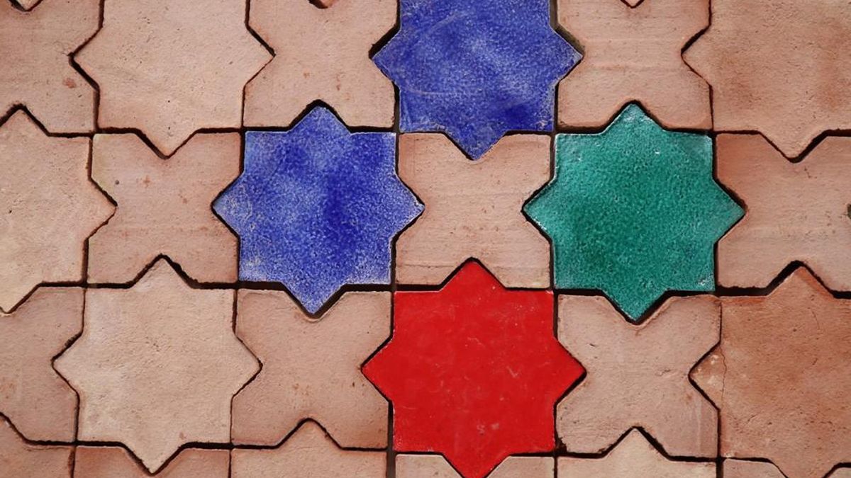 Azulejos esmaltados de barro: colores vibrantes y formas versátiles para proyectos únicos