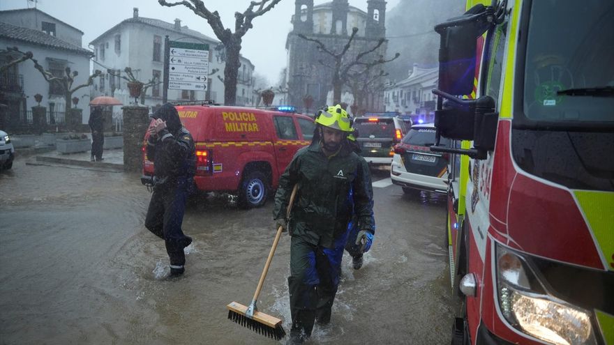 Miles de desalojados, ríos desbordados y casi sin trenes: la borrasca Leonardo mantiene todavía en vilo a Andalucía