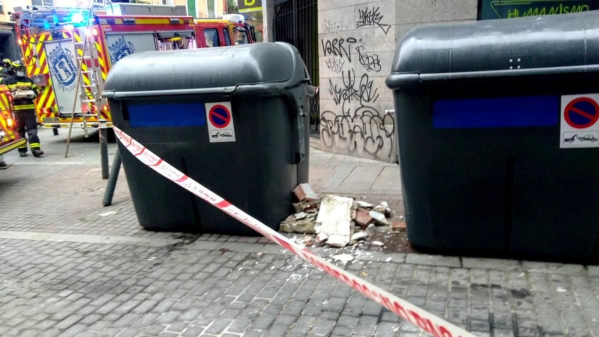 Cascotes de la cornisa desprendida