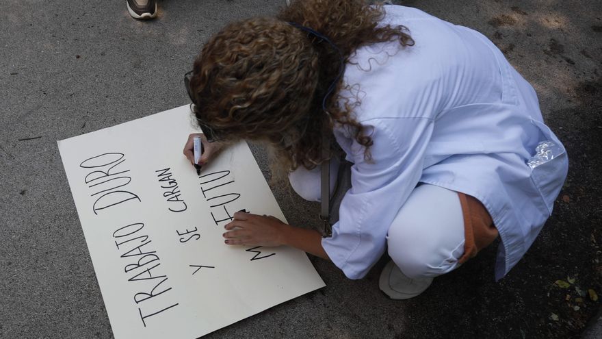 Extremadura, entre las regiones que más incumplen la jornada laboral de los médicos MIR