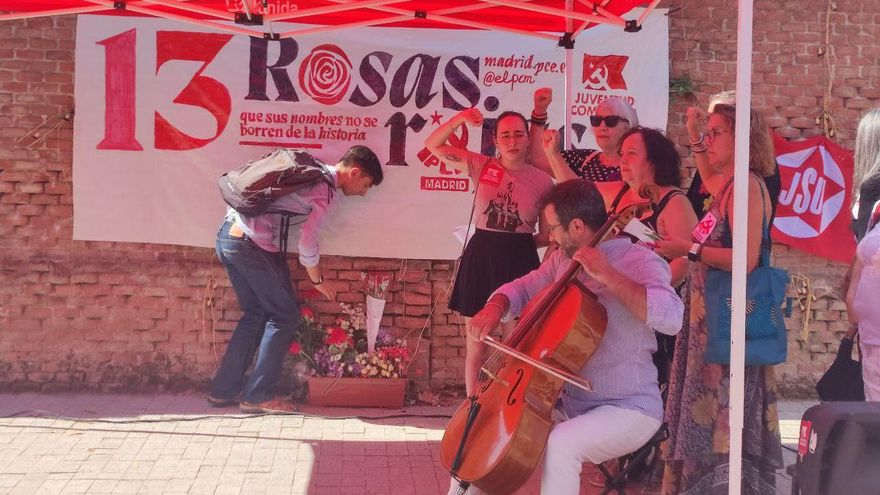 Tributo a las Trece Rosas en el 85 aniversario de su fusilamiento franquista: "La impunidad continúa"
