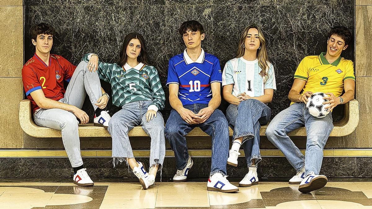 Jóvenes en una campaña de Metro de Madrid.