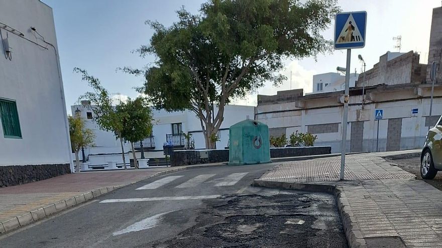 La Policía Local investiga la quema de 19 contenedores y 5 coches durante la madrugada de este viernes en Arrecife