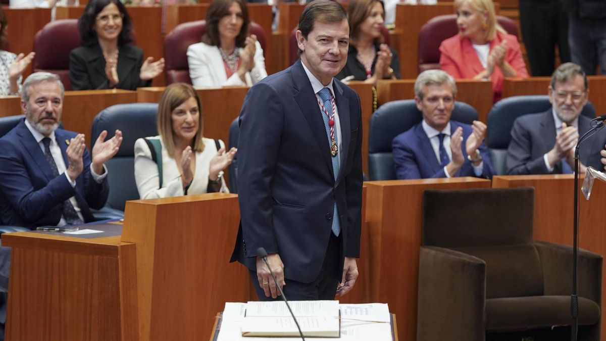 Mañueco toma posesión como presidente de Castilla y Léon y apuesta por un gobierno con Vox "de colaboración, diálogo y concordia"