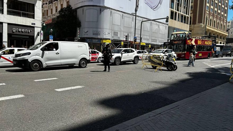 El centro de Madrid, son semáforos y con despliegue policial durante el apagón.