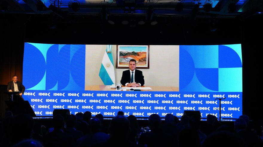 Massa ratificó que el Gobierno defenderá la exploración local de combustibles fósiles en la próxima cumbre climática