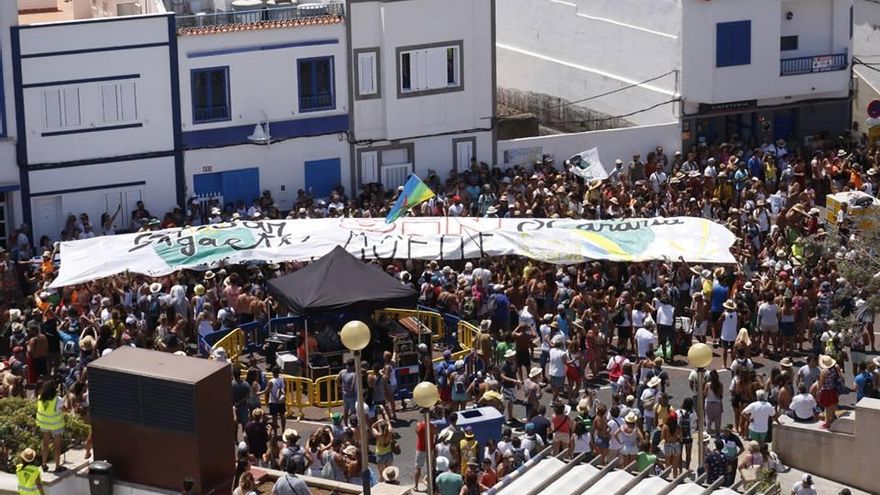 La macroconga contra el macromuelle de Agaete, a vista de pájaro